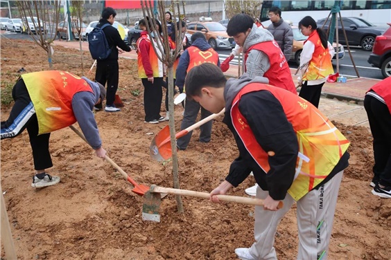 “我在株洲有棵树”—江南平台团委组织开展学雷锋活动月之植树活动